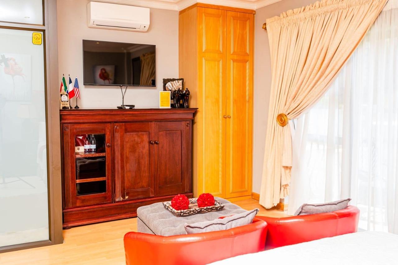 Hotel Re-Union Vacations Hartbeespoort Esterno foto