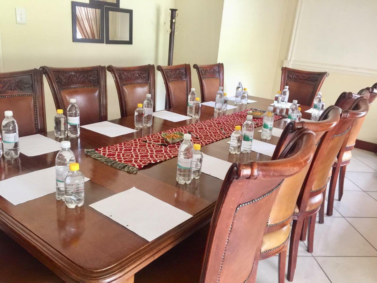 Hotel Re-Union Vacations Hartbeespoort Esterno foto