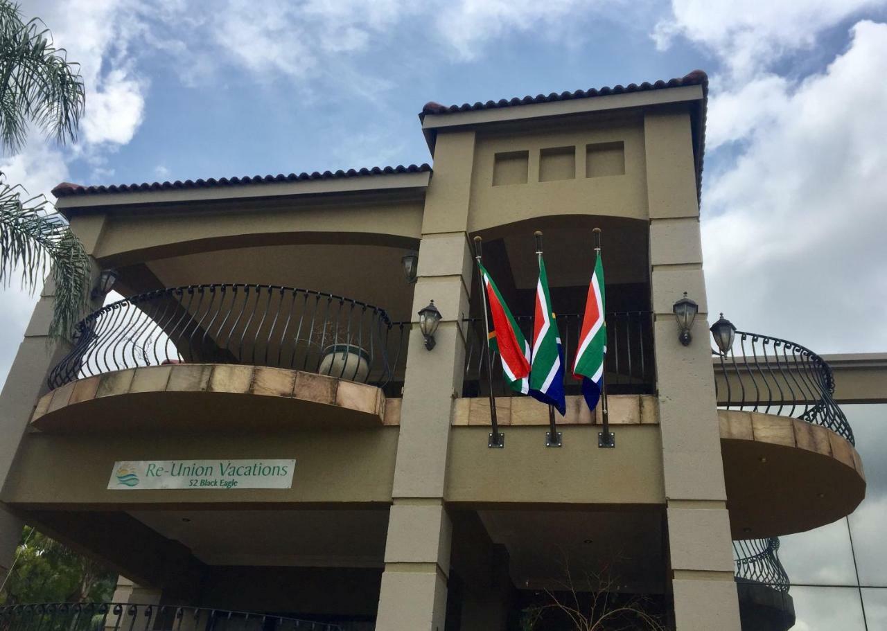 Hotel Re-Union Vacations Hartbeespoort Esterno foto