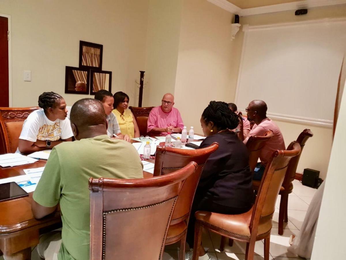 Hotel Re-Union Vacations Hartbeespoort Esterno foto
